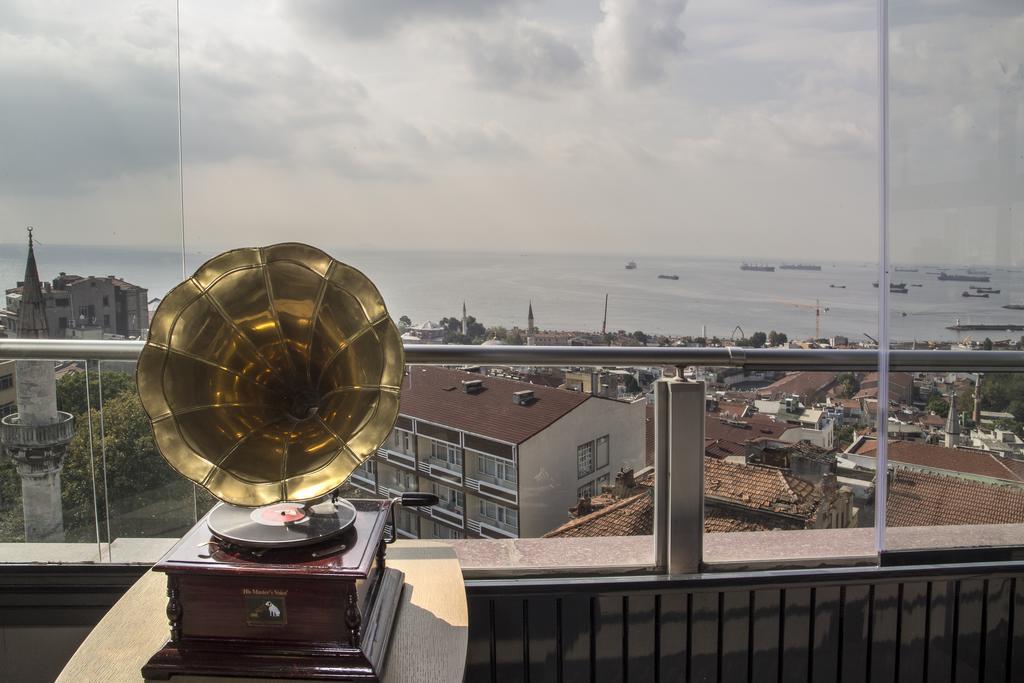 Mina - Special Category Istambul